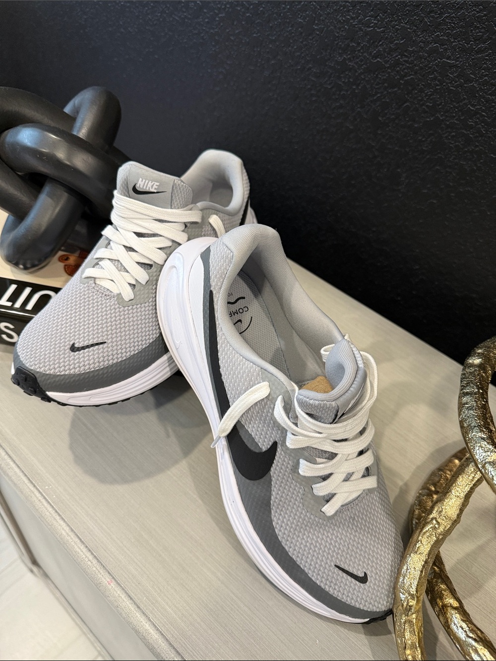 Nike Men's Gray and White Sneakers with Black Swoosh